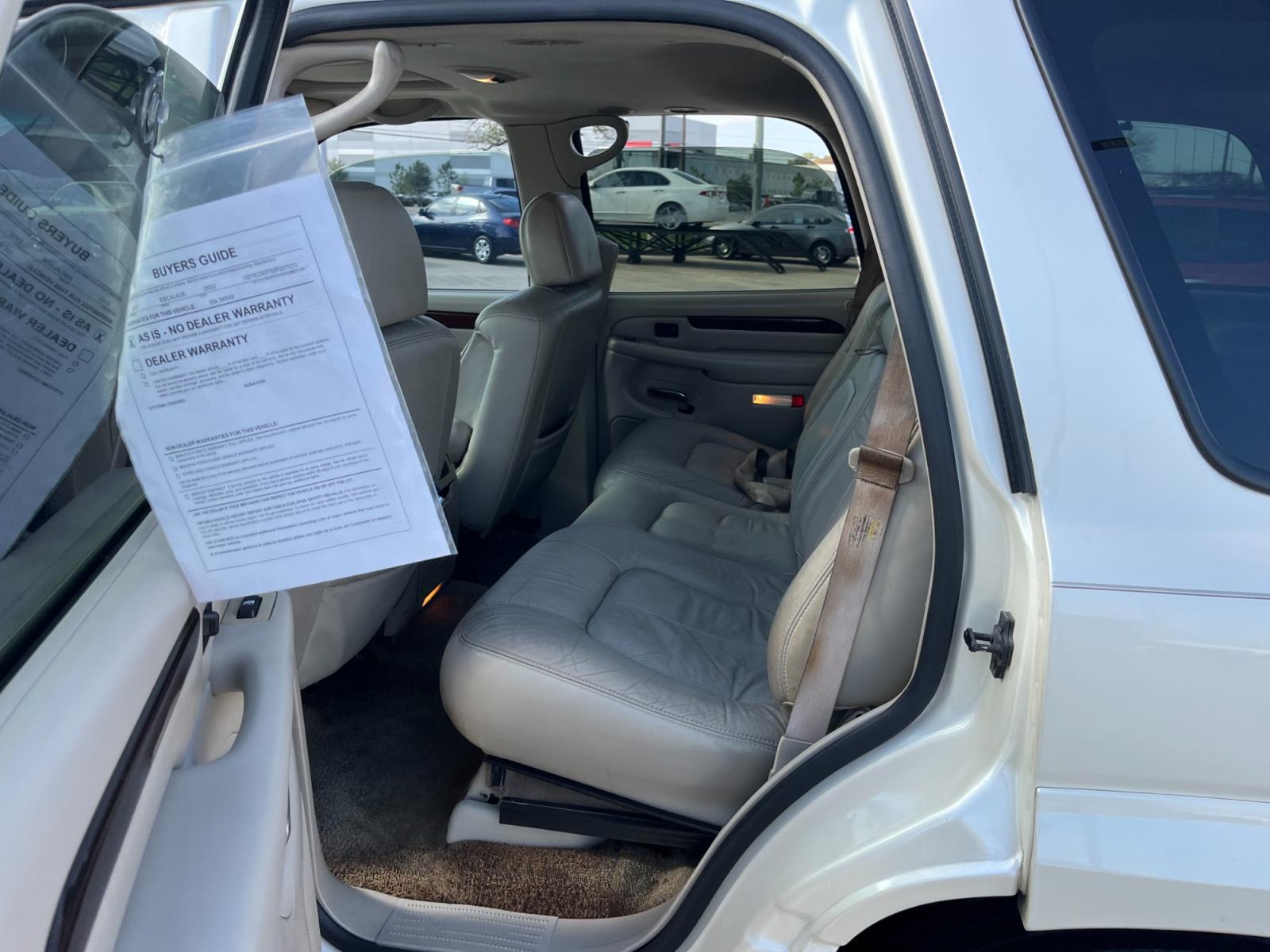 2002 white /TAN Cadillac Escalade 2WD (1GYEC63T62R) with an 5.3L V8 OHV 16V engine, 4-Speed Automatic Overdrive transmission, located at 14700 Tomball Parkway 249, Houston, TX, 77086, (281) 444-2200, 29.928619, -95.504074 - Photo #9